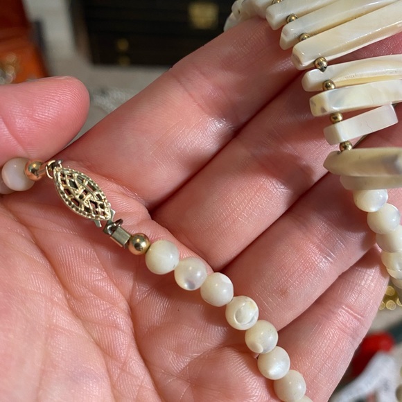 Vintage Mother of Pearl Necklace - Picture 3 of 5